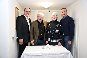 Unser Foto zeigt den stellvertretenden Kunstvereins-Vorsitzenden Alexander Biernoth, den Leiter des Markgrafenmuseums Dr. Wolfgang Reddig, die Kunstvereins-Vorsitzende Renate Herrmann und Bürgermeister Thomas Deffner (von links). Foto: Kunstverein Ansbach / Stefan Diezinger